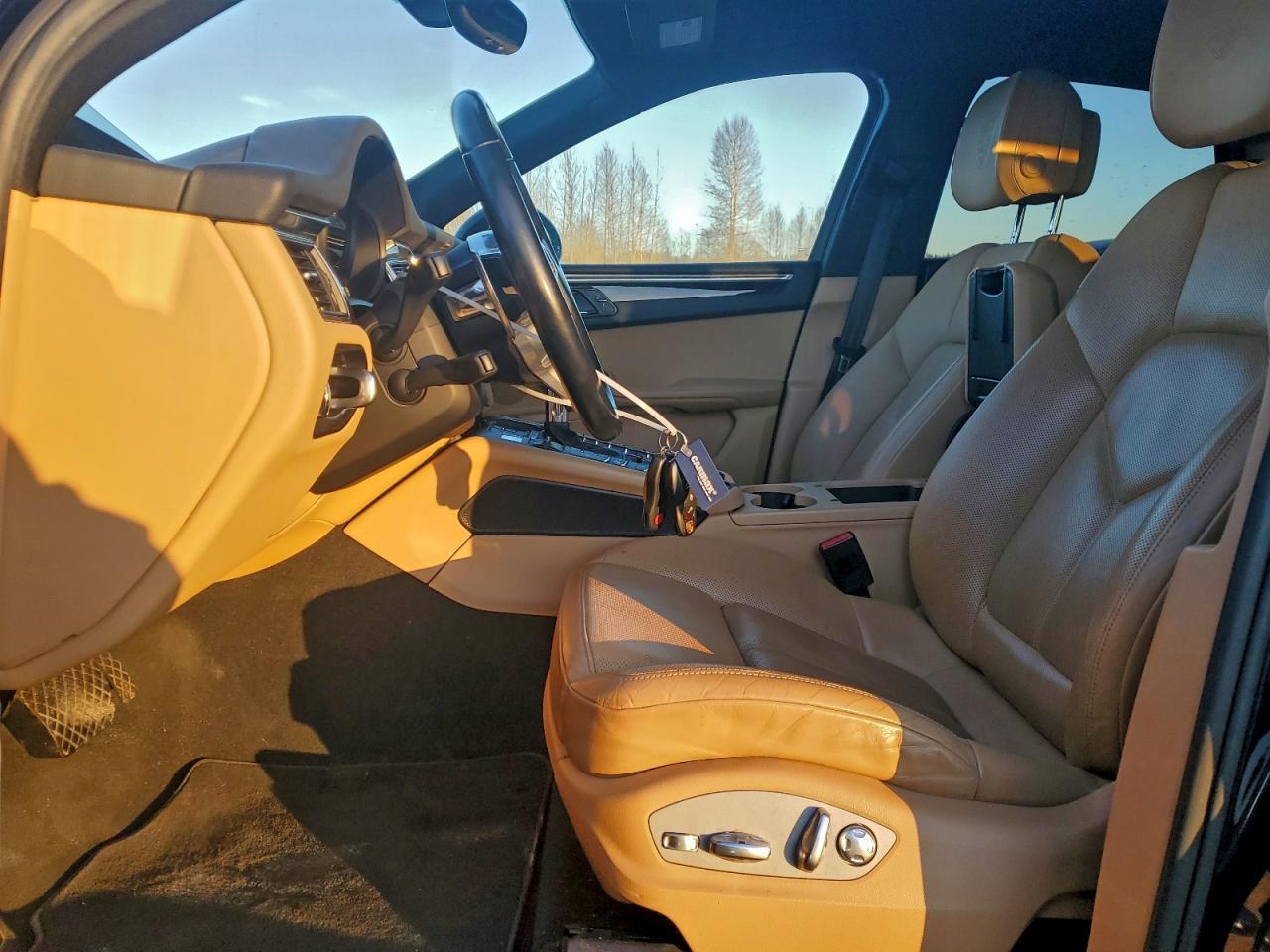 2017 PORSCHE Macan