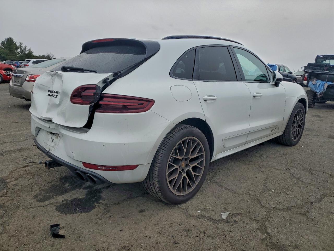 2017 PORSCHE Macan