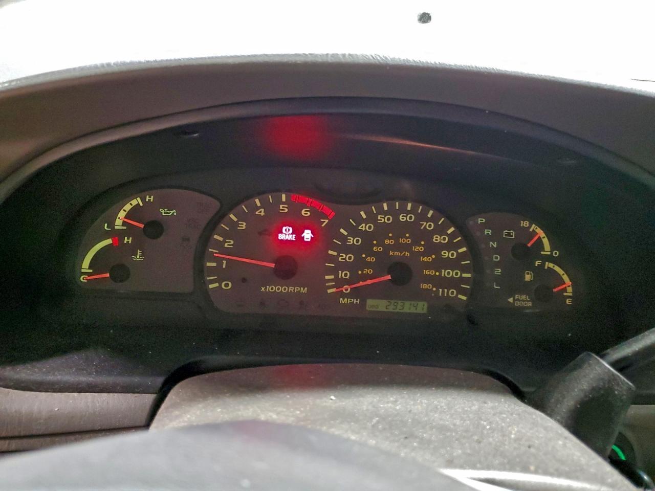 2004 TOYOTA Sequoia