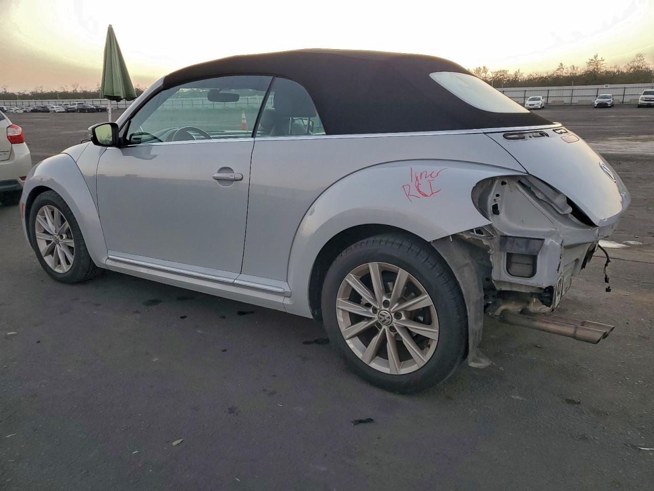 2018 VOLKSWAGEN Beetle