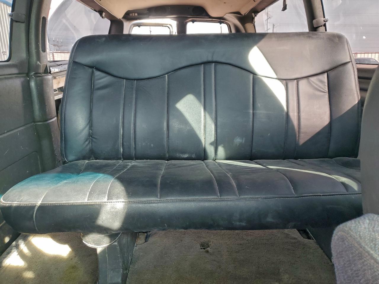 2002 CHEVROLET Express 3500