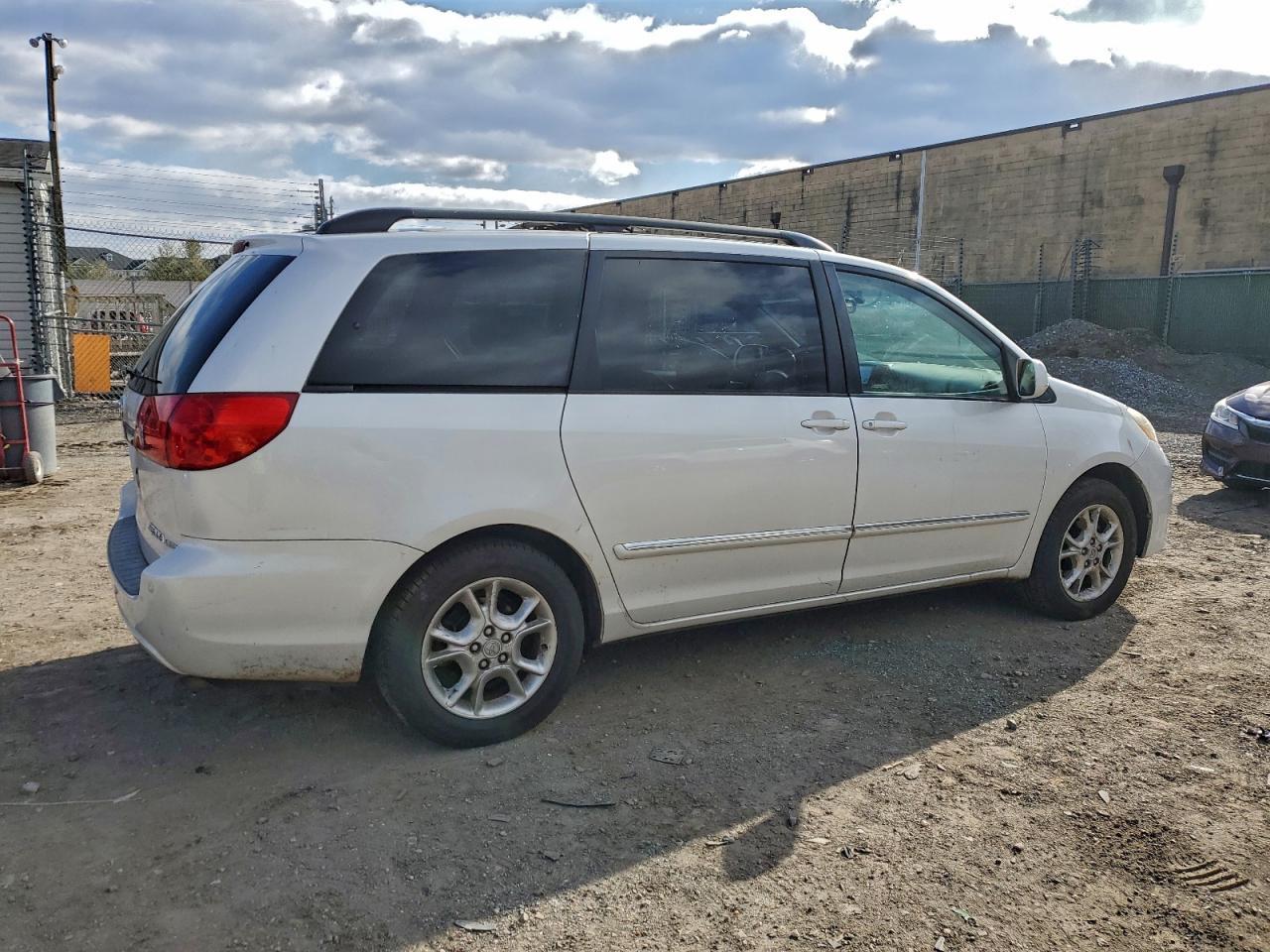 2006 TOYOTA SIENNA