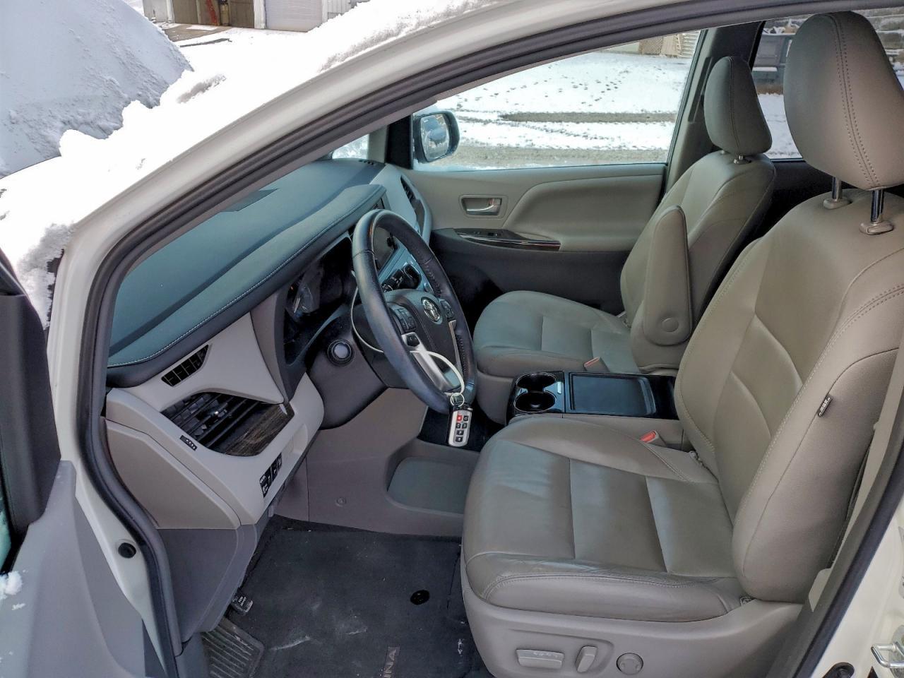 2016 TOYOTA SIENNA