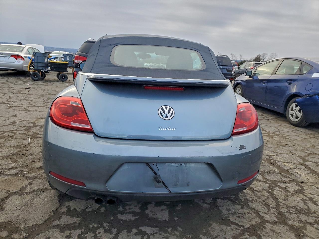 2016 VOLKSWAGEN Beetle