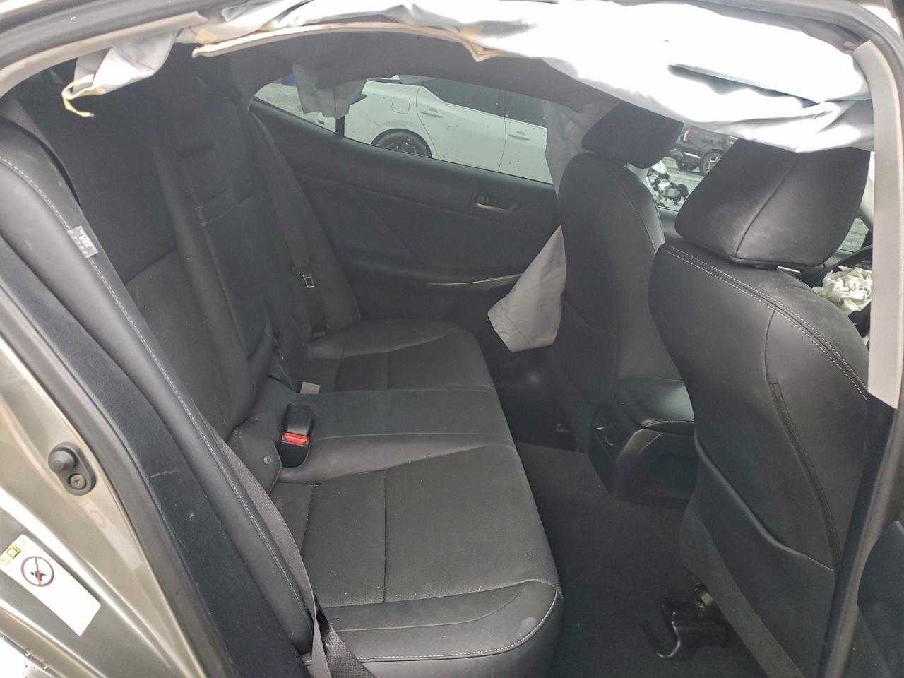 2018 LEXUS IS 300