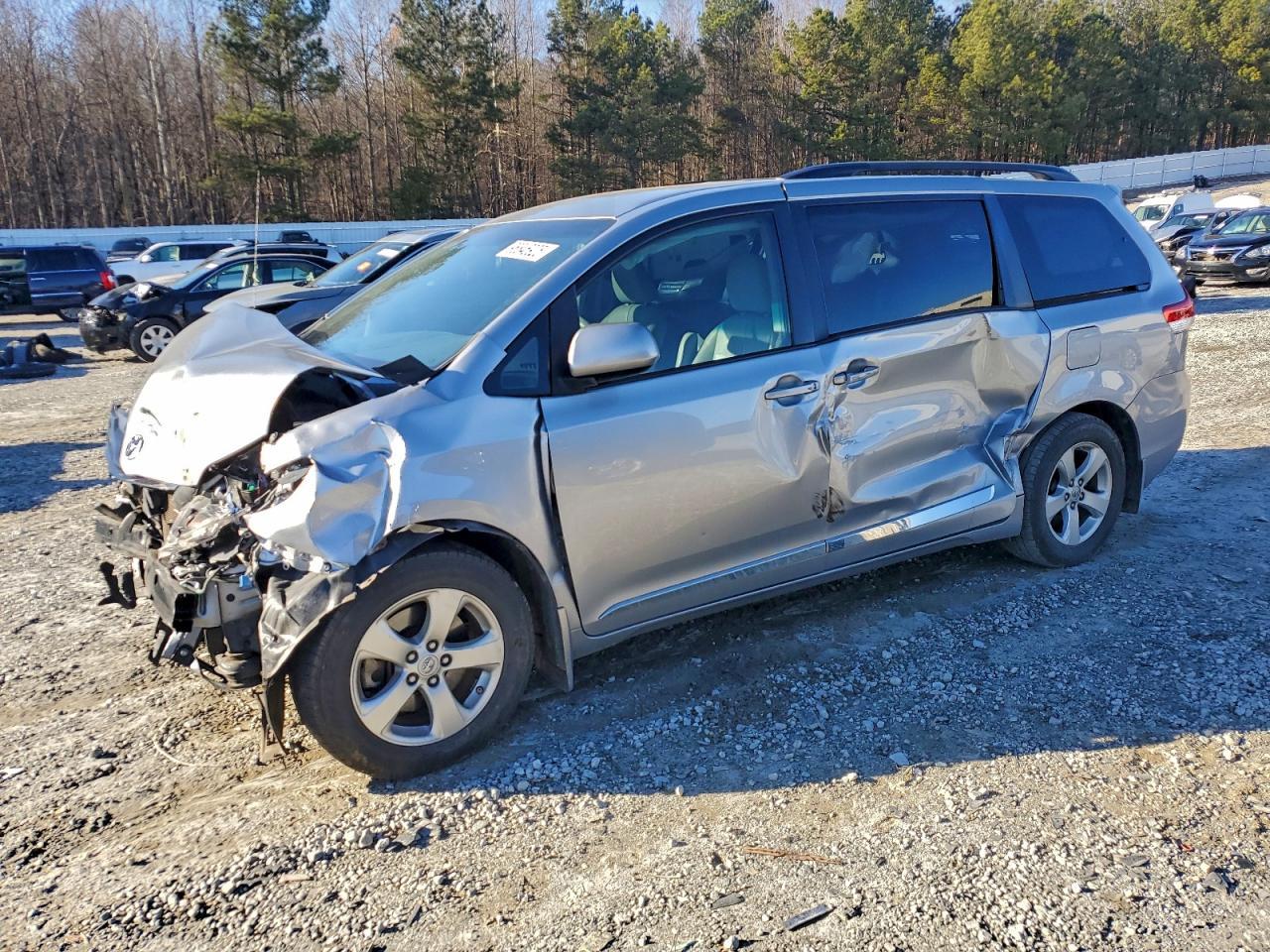 2013 TOYOTA SIENNA