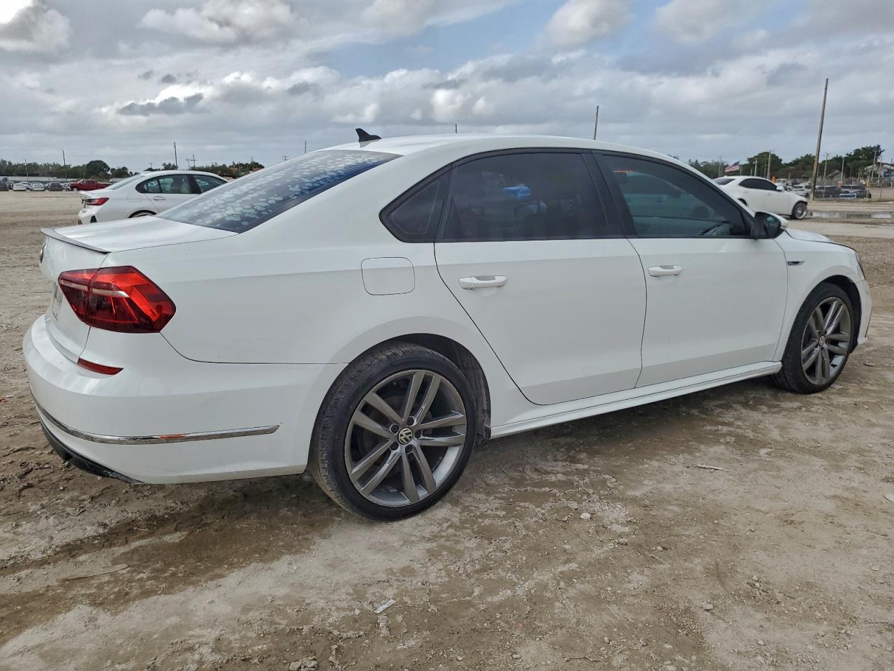 2018 VOLKSWAGEN Passat