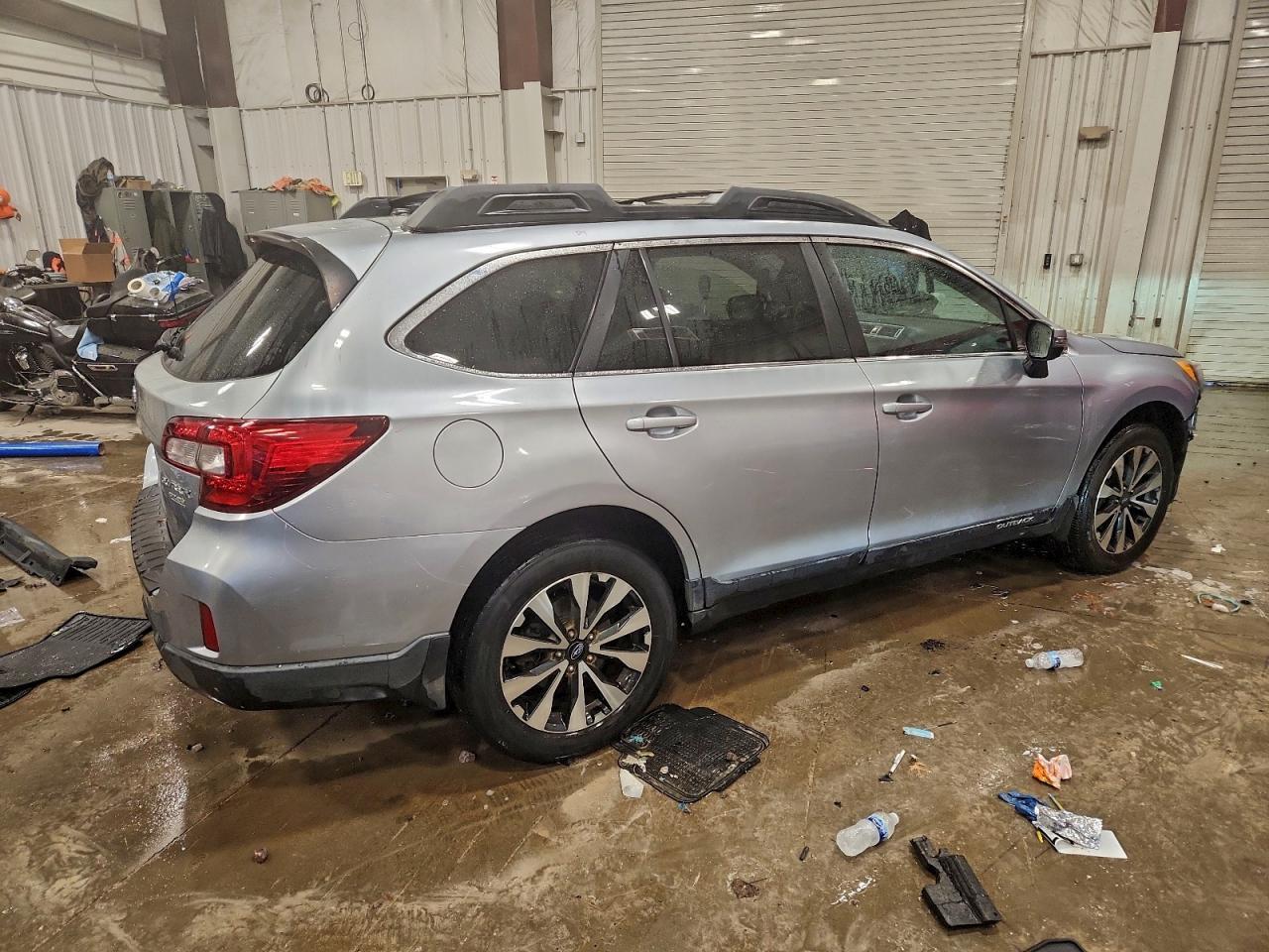 2015 SUBARU Outback