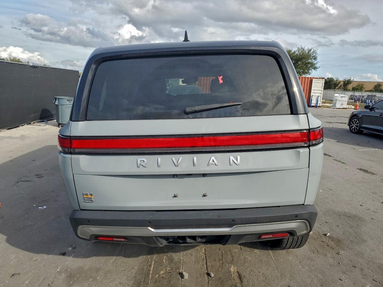 2023 RIVIAN R1s