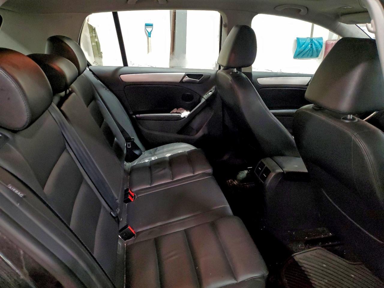 2011 VOLKSWAGEN GOLF