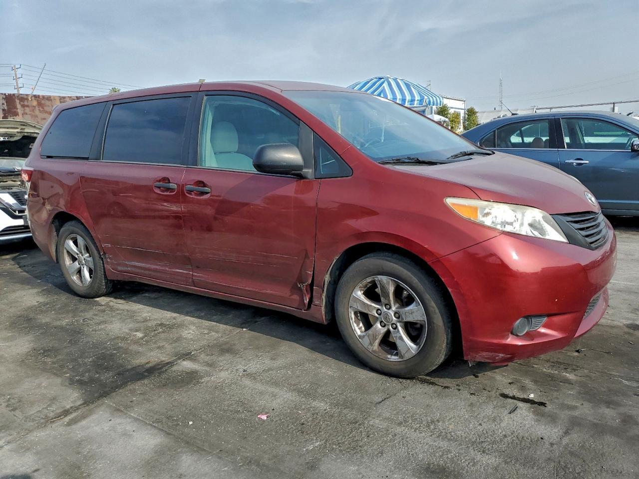 2017 TOYOTA SIENNA