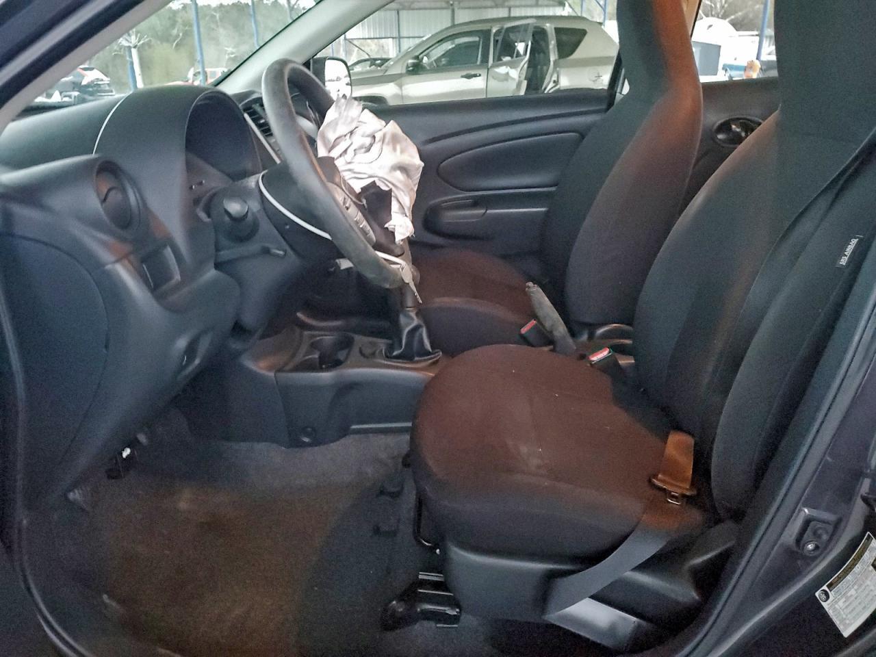 2015 NISSAN VERSA