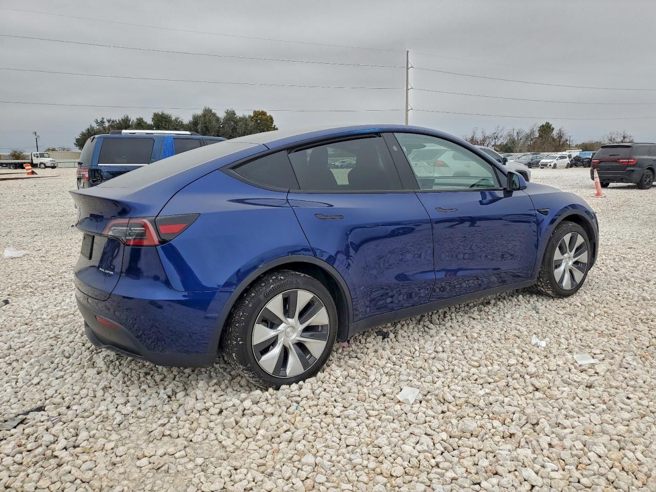 2024 TESLA MODEL Y