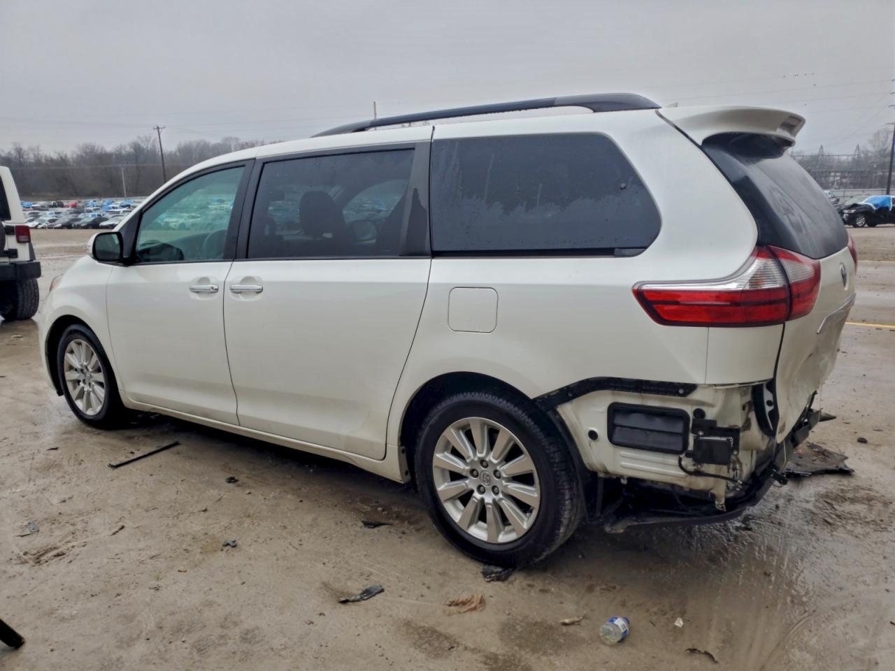 2015 TOYOTA SIENNA