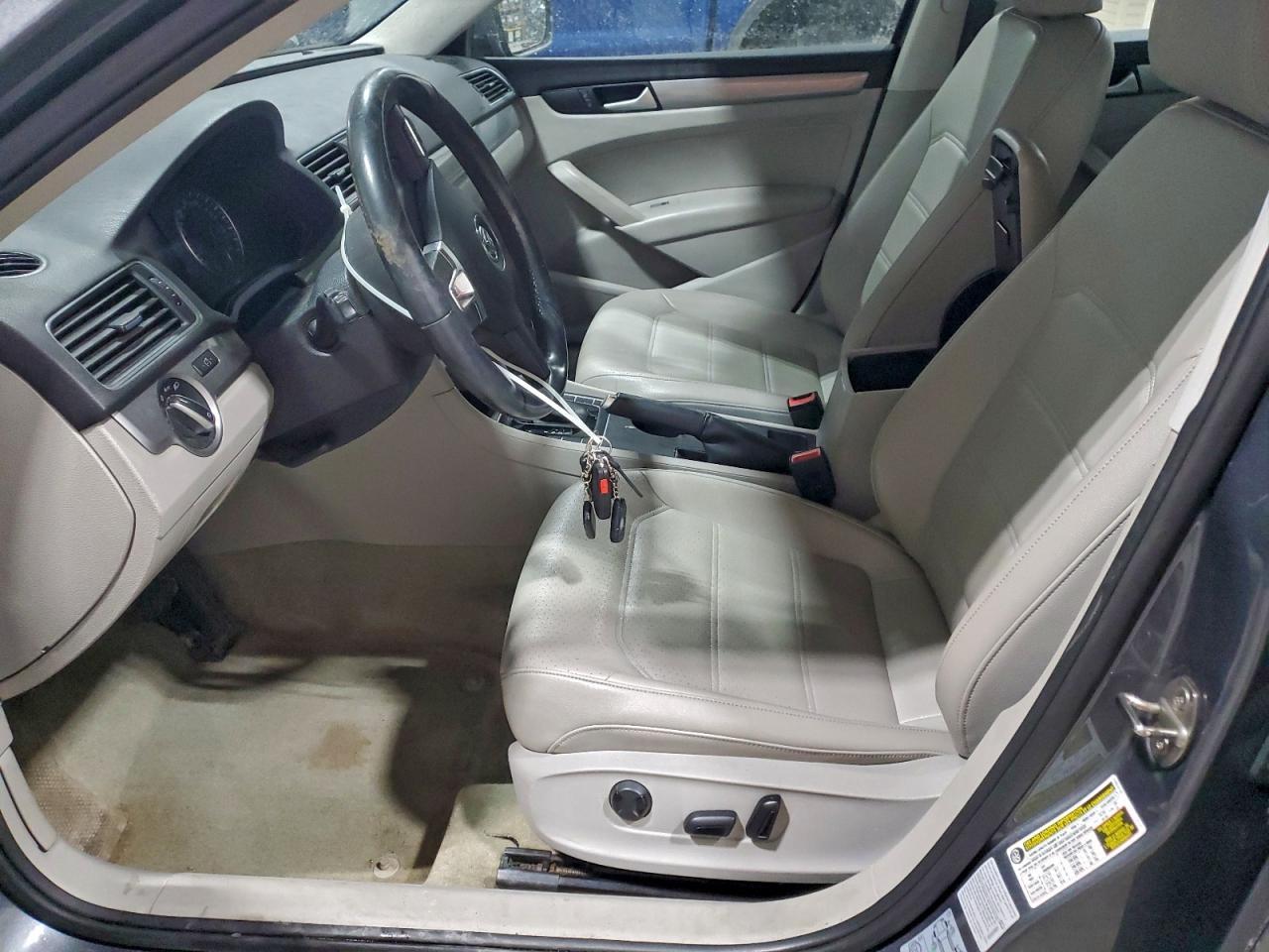 2015 VOLKSWAGEN Passat