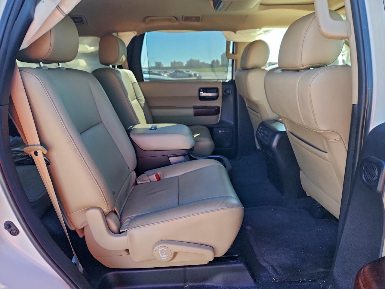 2016 TOYOTA Sequoia