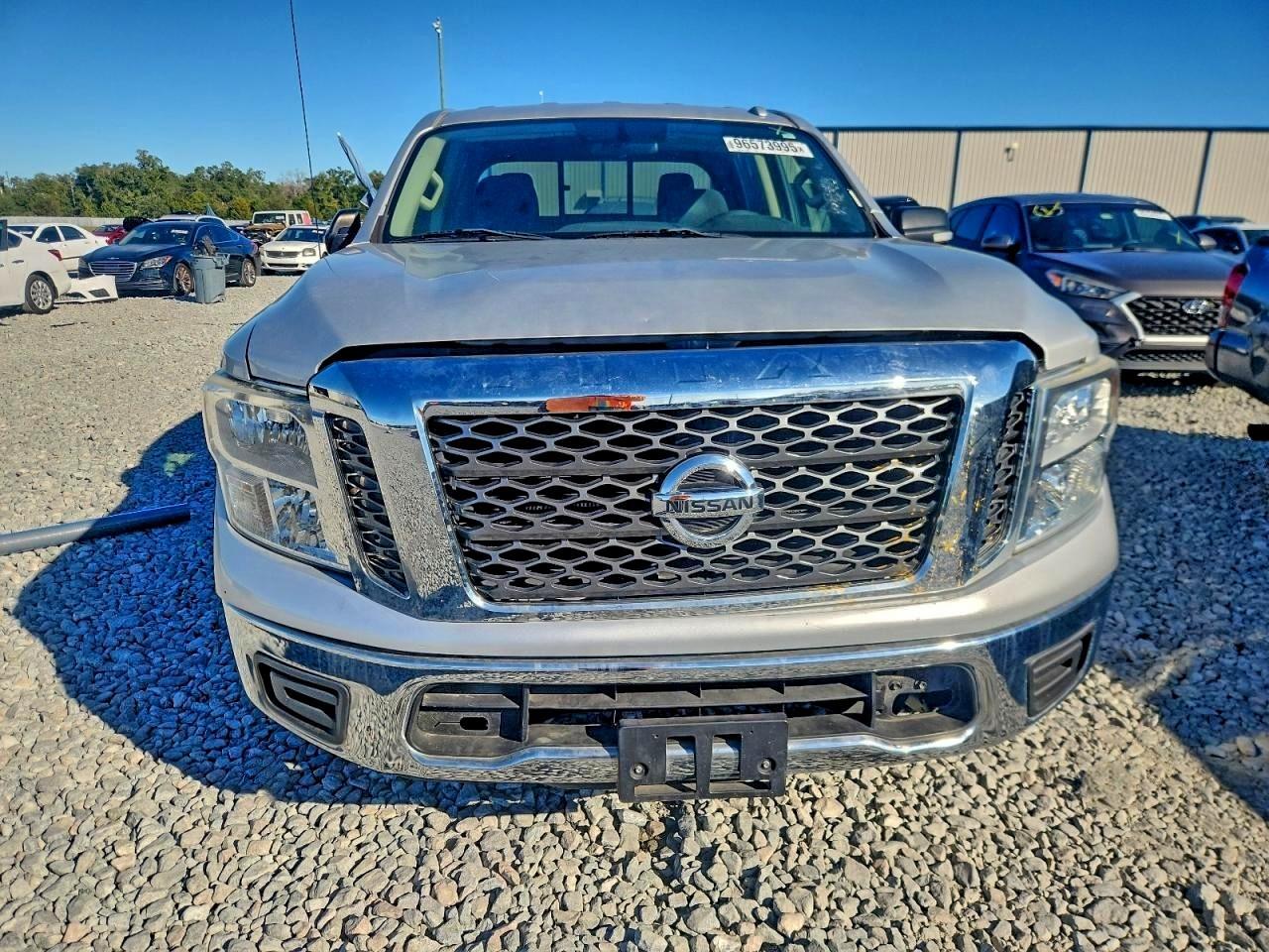2017 NISSAN Titan