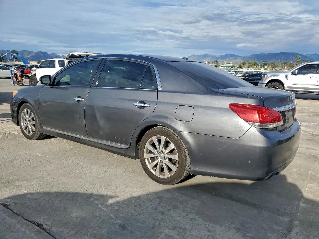 2011 TOYOTA Avalon