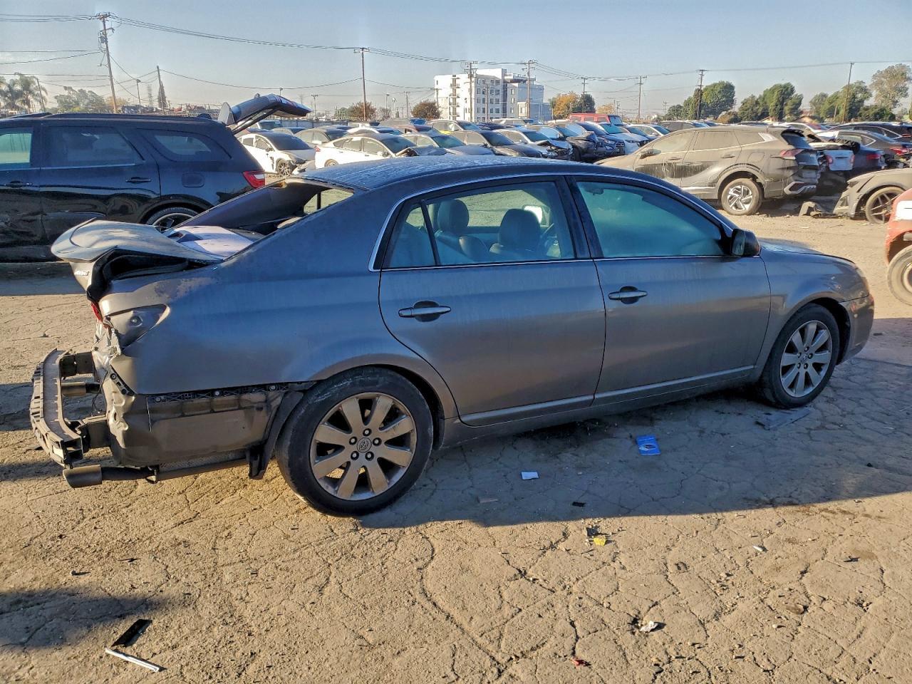 2005 TOYOTA Avalon