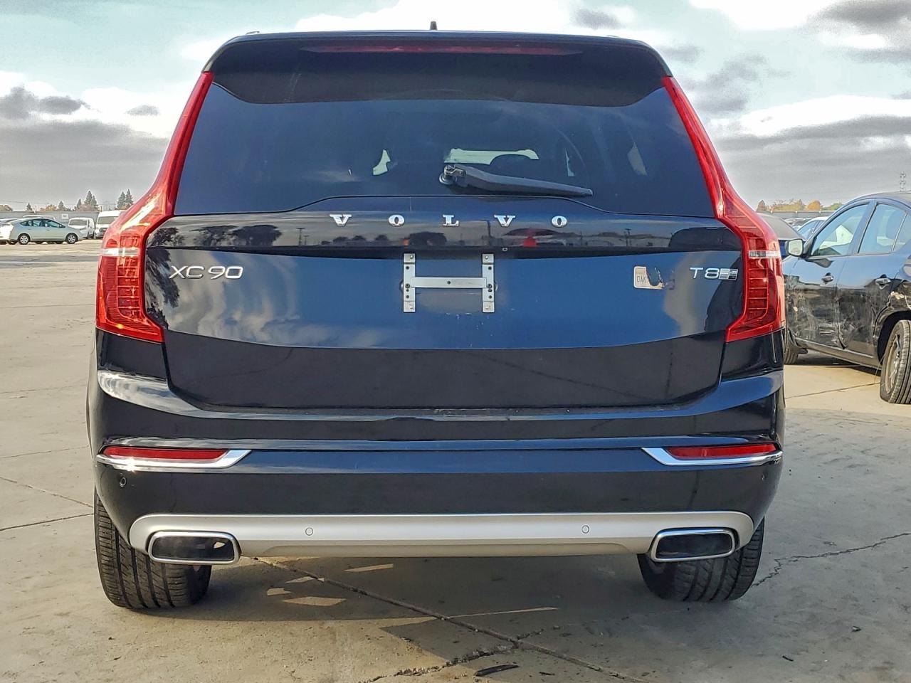2017 VOLVO XC90