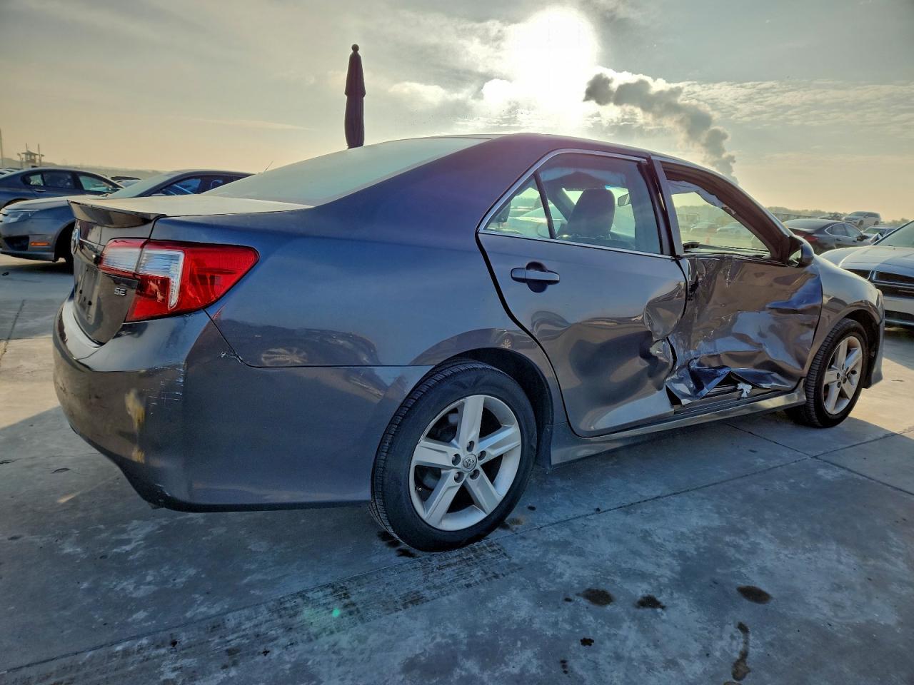 2014 TOYOTA CAMRY
