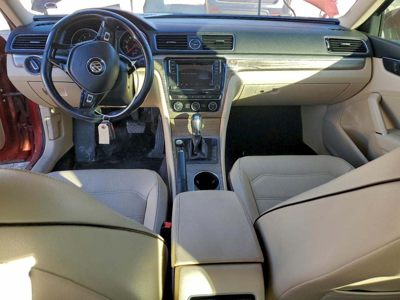 2017 VOLKSWAGEN Passat