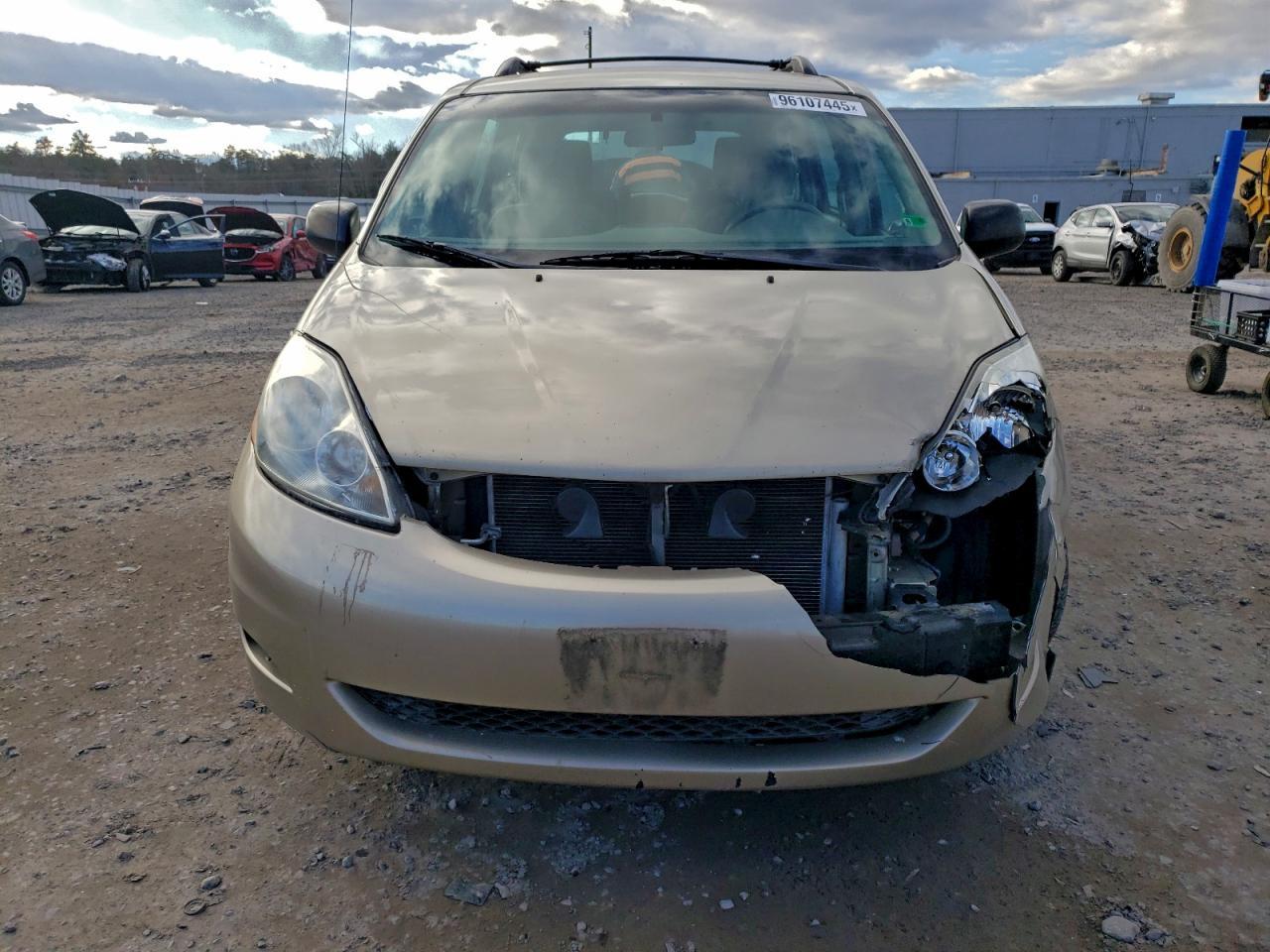 2009 TOYOTA SIENNA