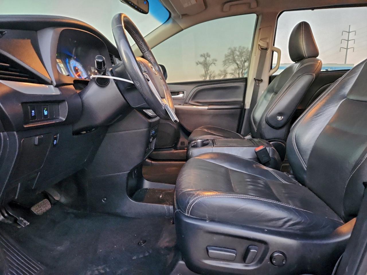 2017 TOYOTA SIENNA