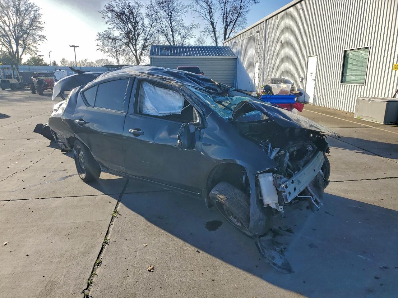 2016 NISSAN VERSA