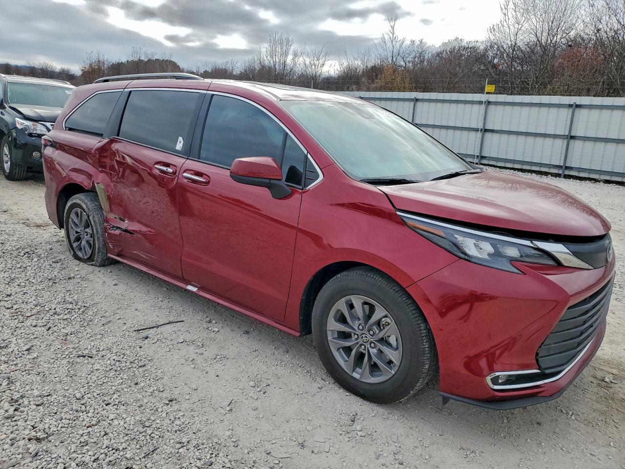 2024 TOYOTA SIENNA