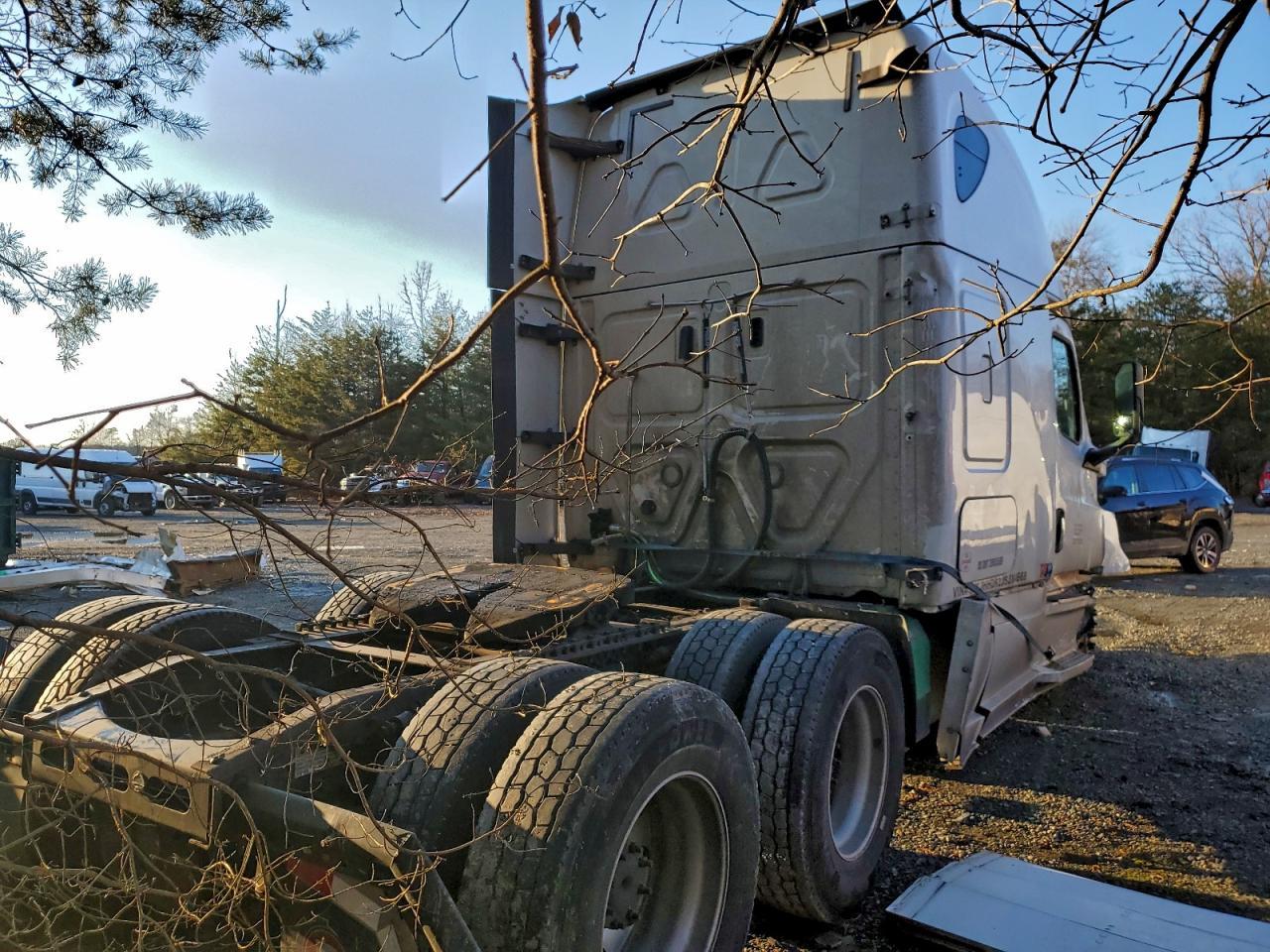 2018 FREIGHTLINER CASCADIA 126