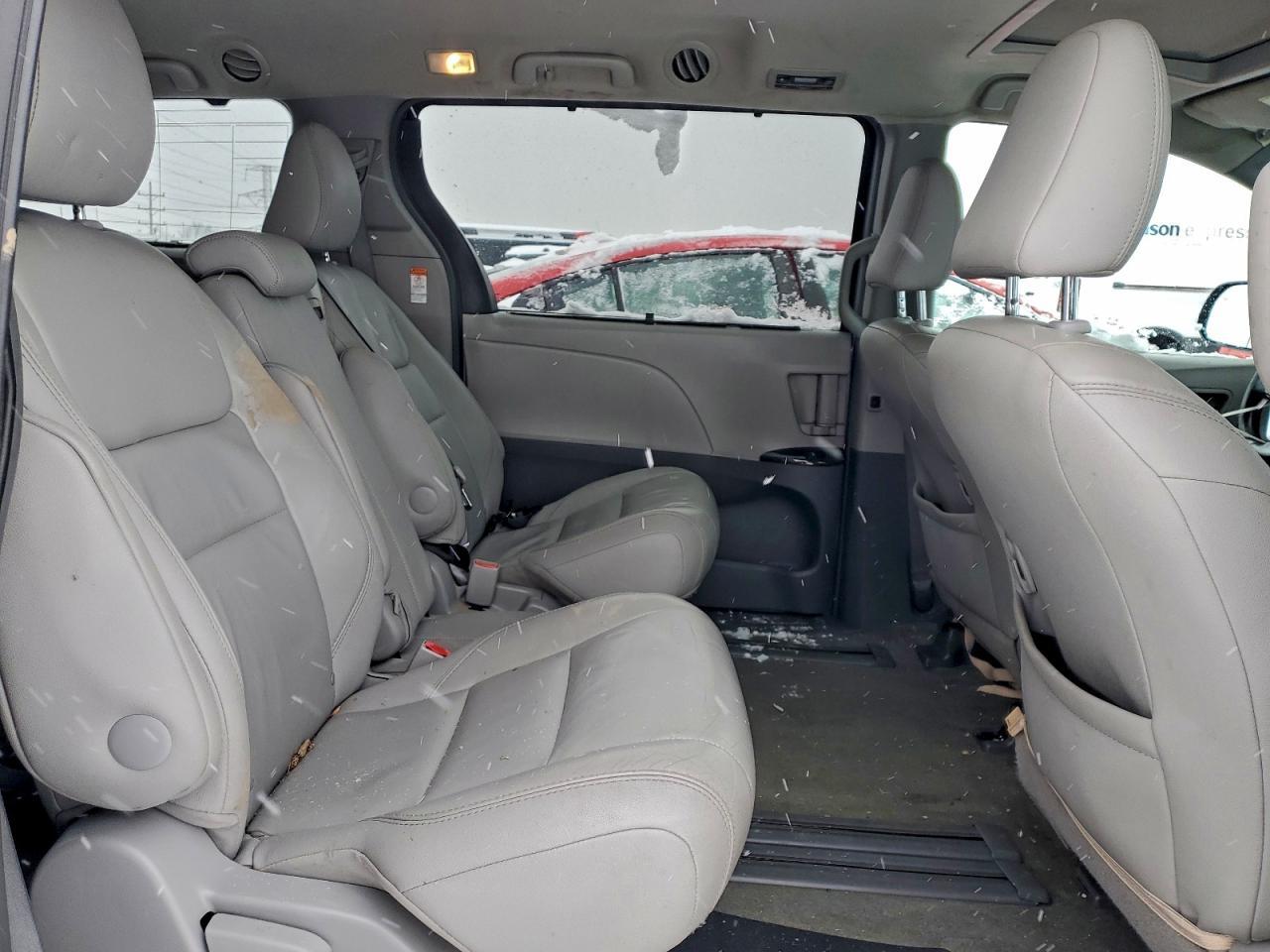 2015 TOYOTA SIENNA