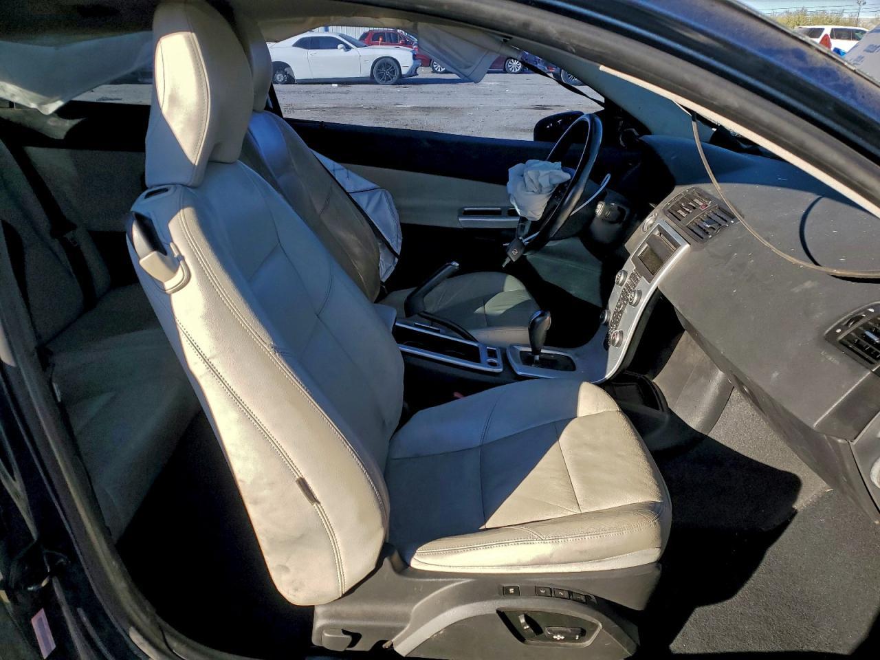 2011 VOLVO C30
