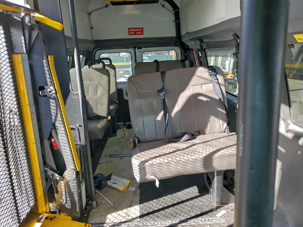 2009 FORD Econoline E350