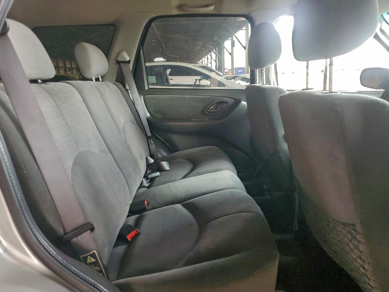 2004 MAZDA Tribute