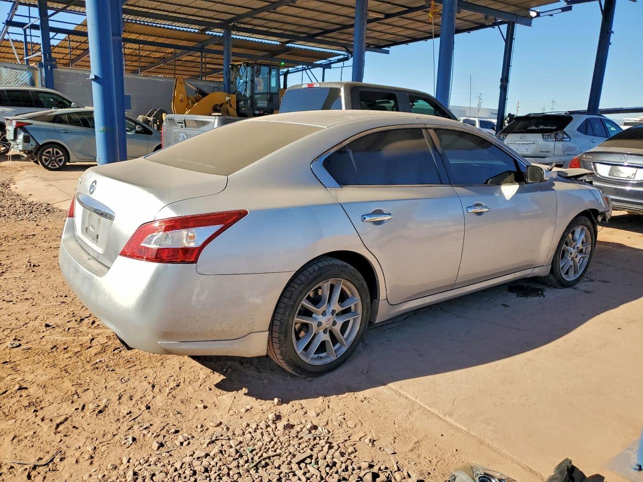 2010 NISSAN Maxima