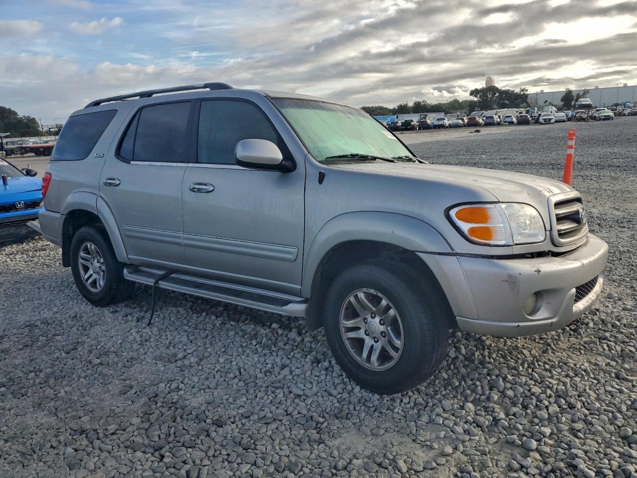 2004 TOYOTA Sequoia