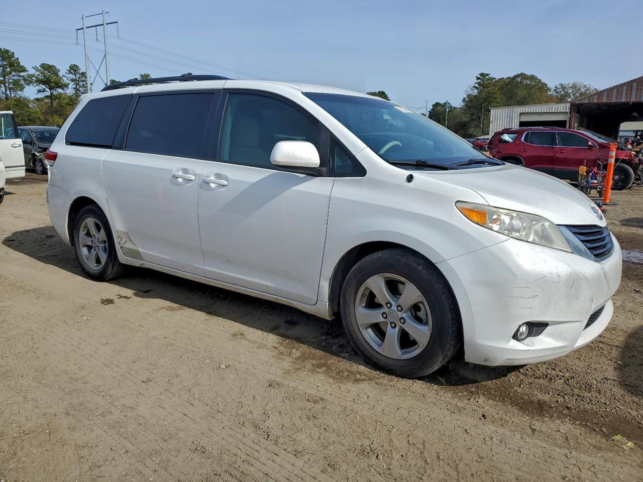 2012 TOYOTA SIENNA