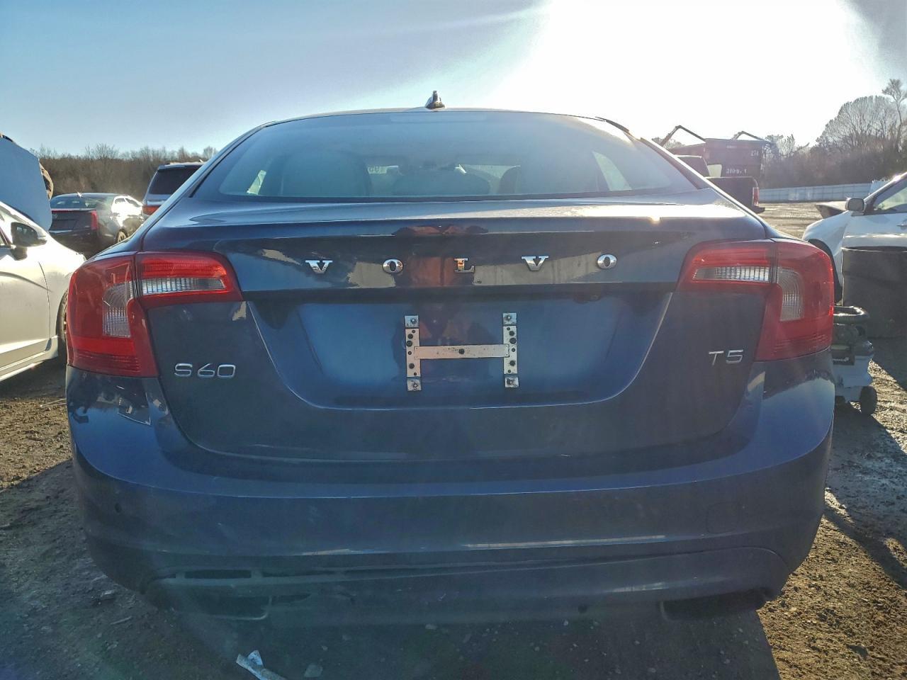 2015 VOLVO S60