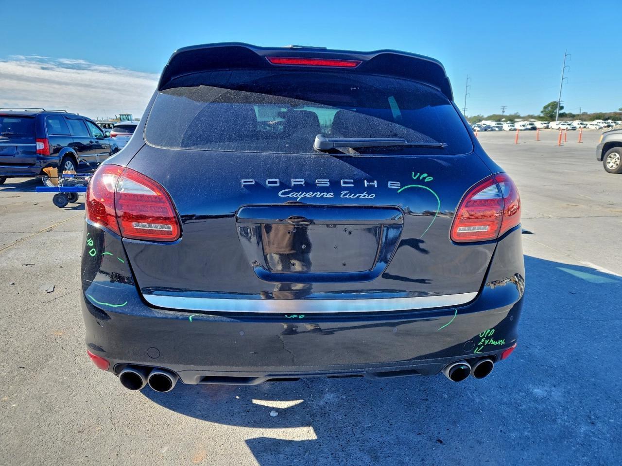 2012 PORSCHE CAYENNE