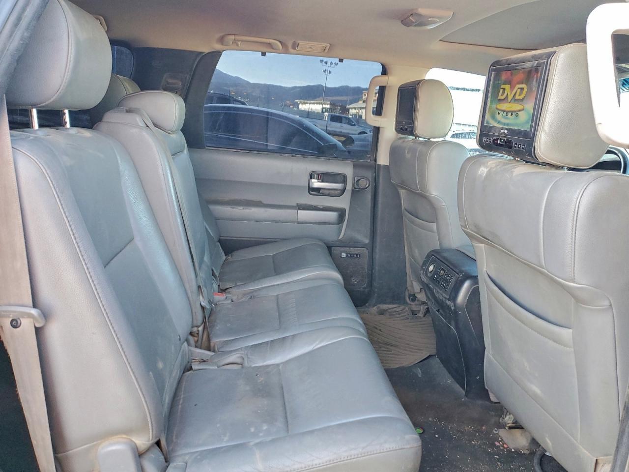 2013 TOYOTA Sequoia