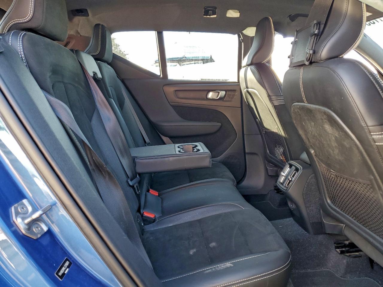 2020 VOLVO XC40