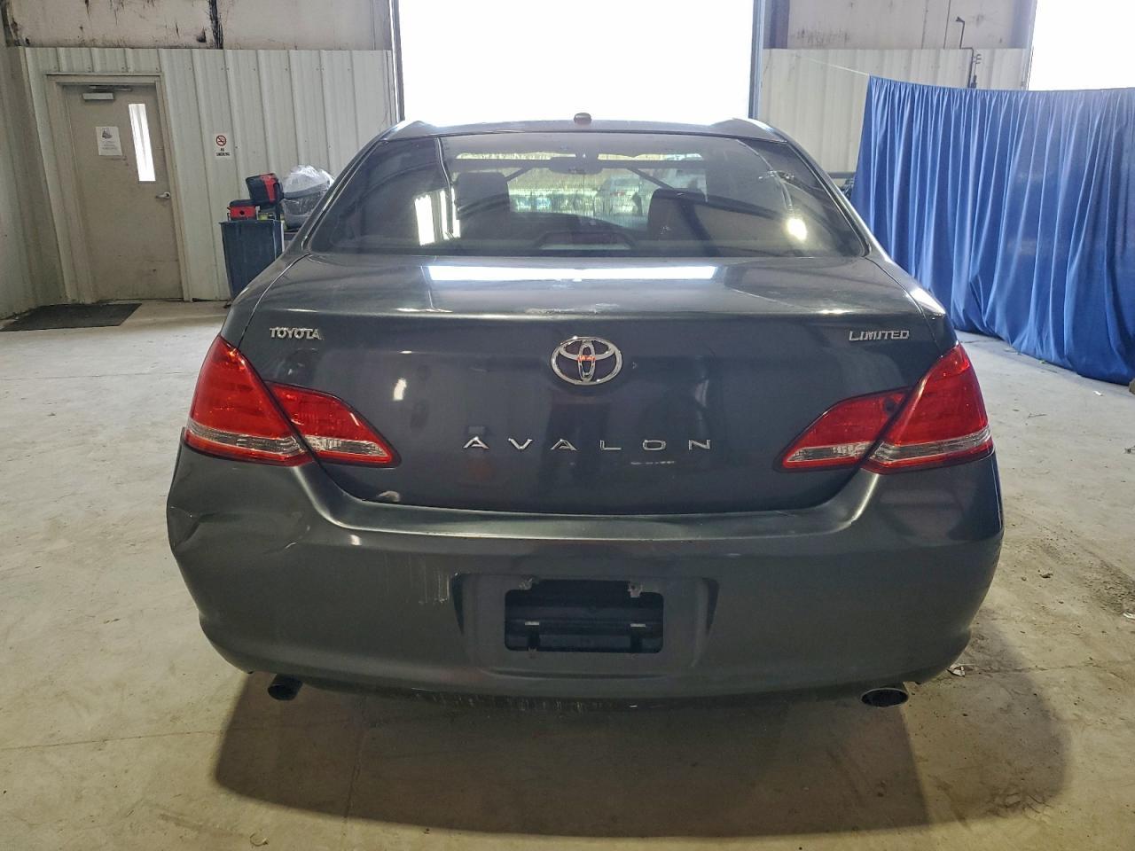 2010 TOYOTA Avalon