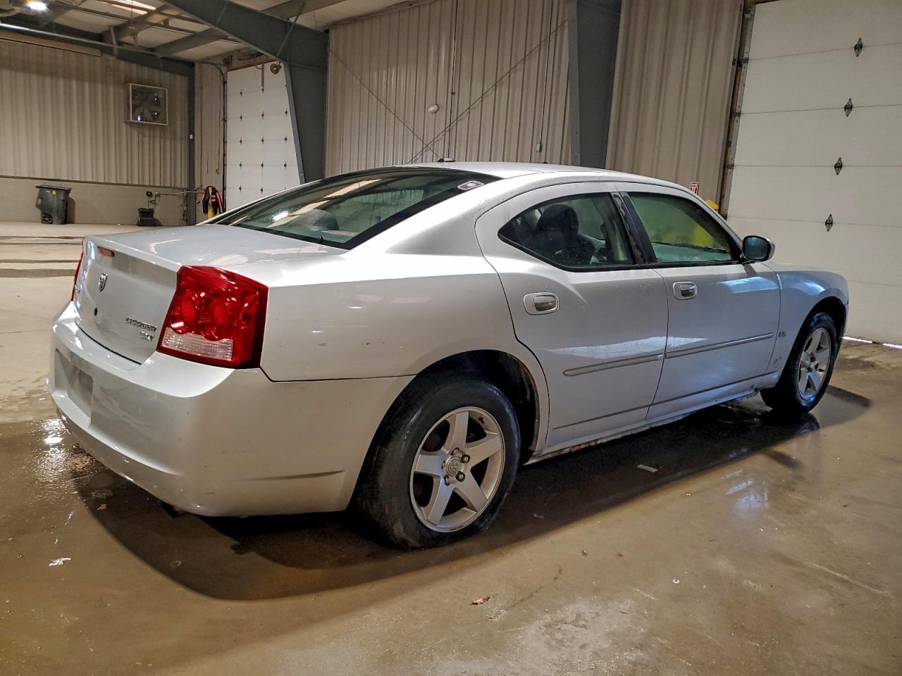 2010 DODGE CHARGER
