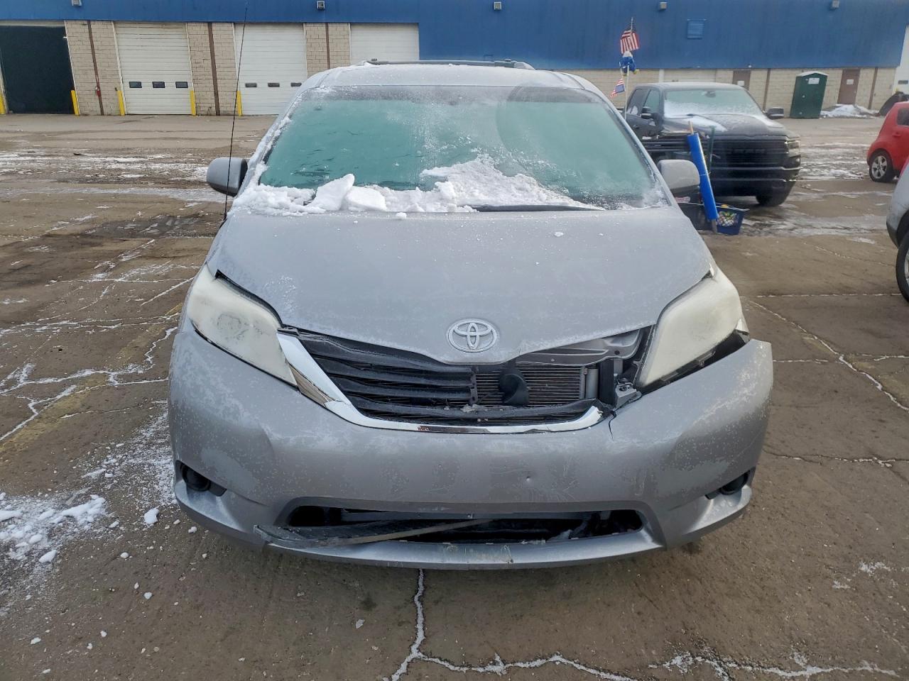 2014 TOYOTA SIENNA