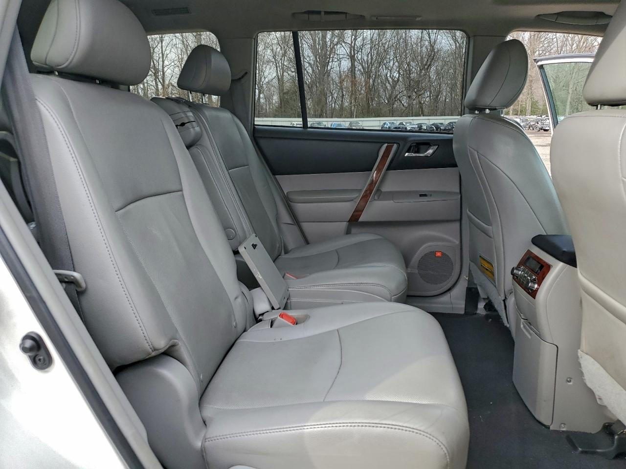 2011 TOYOTA HIGHLANDER