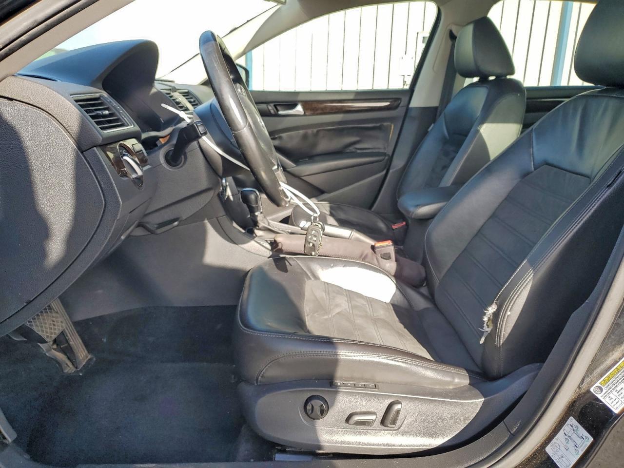 2014 VOLKSWAGEN Passat