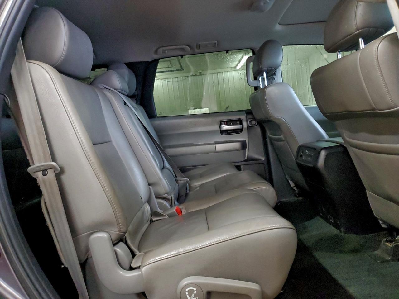 2014 TOYOTA Sequoia