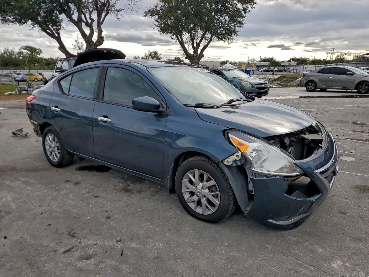 2017 NISSAN VERSA