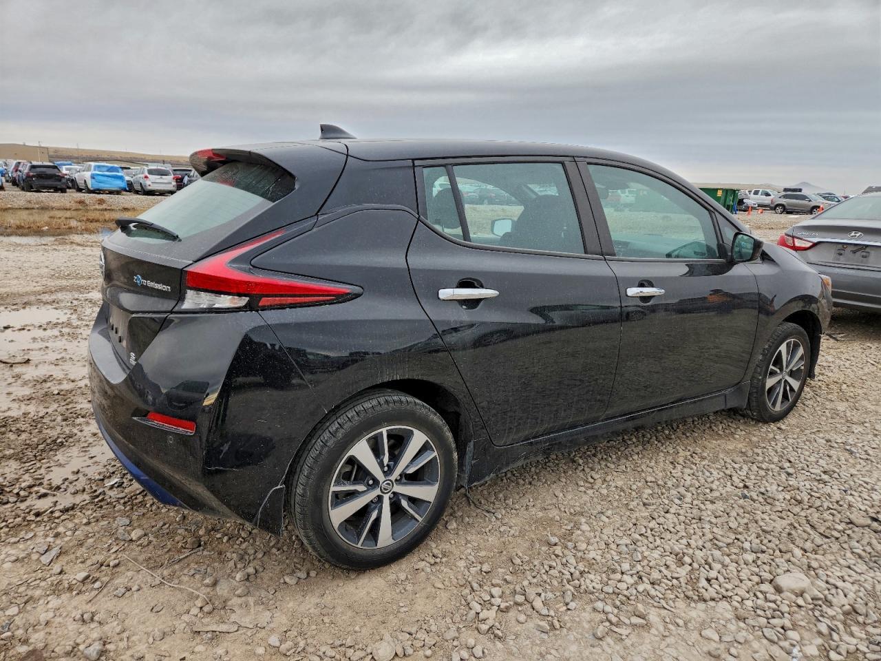 2022 NISSAN LEAF